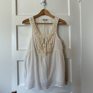 Old Navy white tank with embroidered neckline Medium